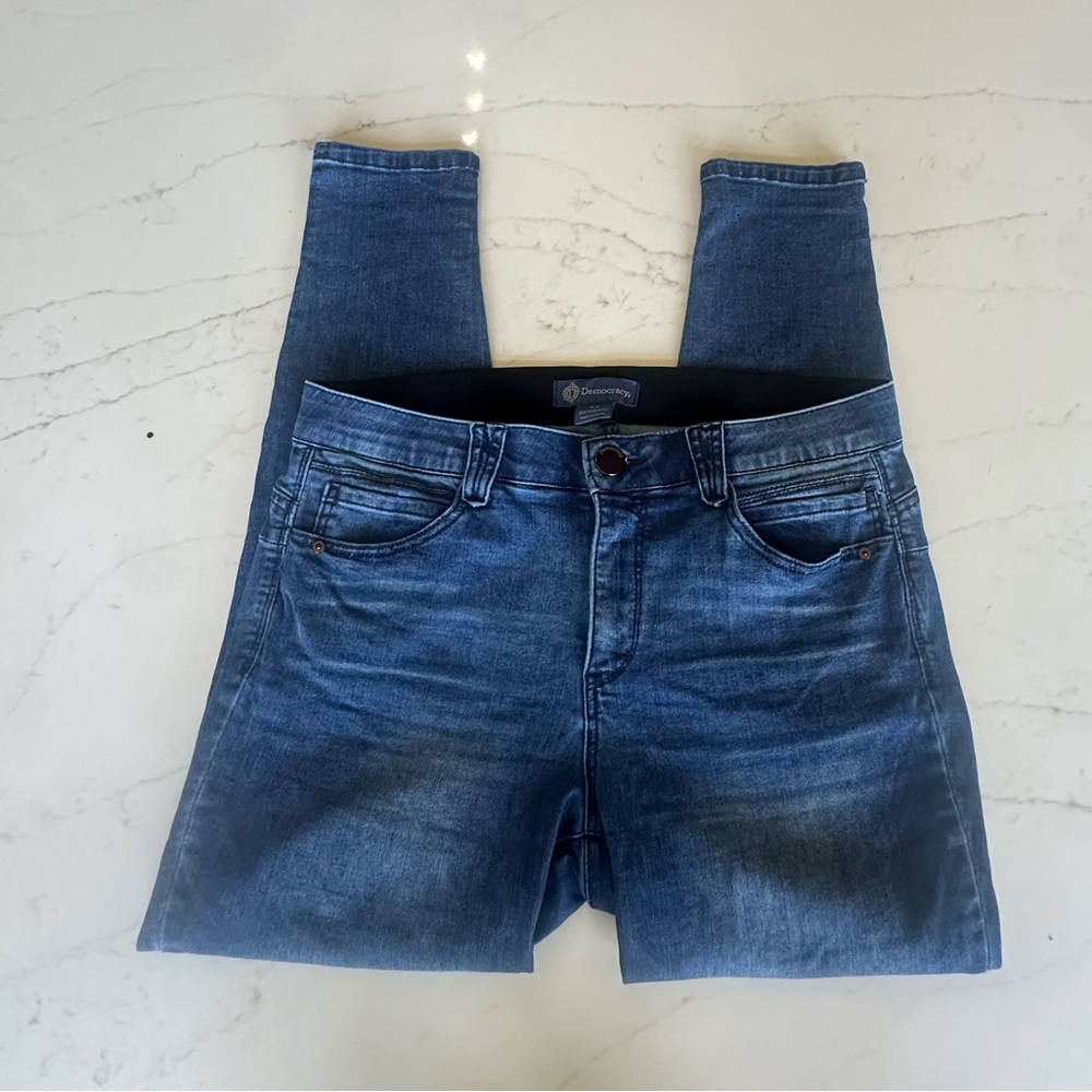 Democracy Blue Jeggings with Stretch Fit